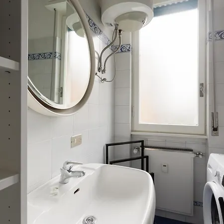 아파트 Guesthost - Charming Navigli! Functional 밀라노