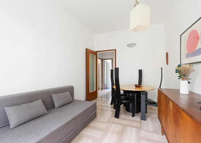 Guesthost - Charming Navigli! Functional Apartment